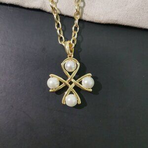 Kendra Scott Everleigh Gold White Pearl Pendant Necklace 🎉